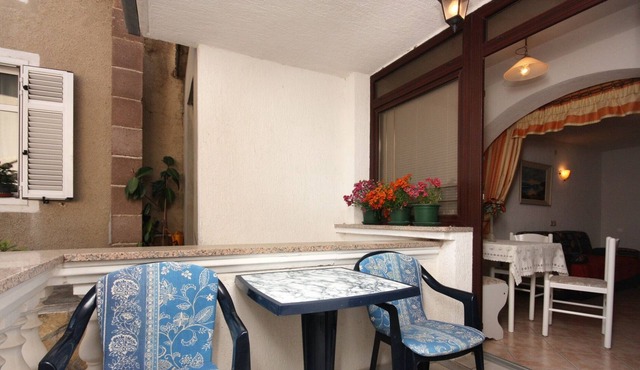 One bedroom apartment with terrace Vrbnik, Krk (A-5301-a)