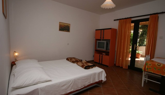 One bedroom apartment with terrace Mandre, Pag (A-523-a)