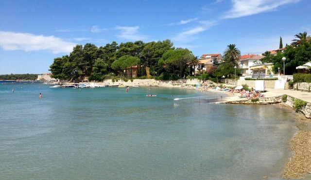 One bedroom apartment with terrace and sea view Rab (A-20818-c)