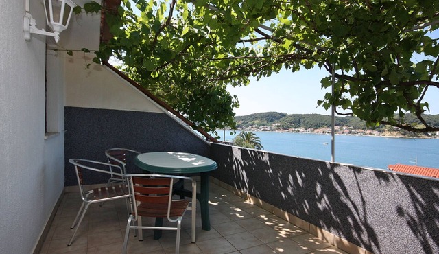 One bedroom apartment with terrace and sea view Supetarska Draga - Gornja (Rab) (A-5053-a)