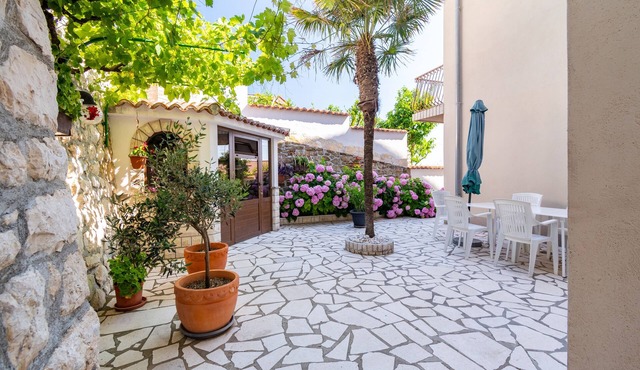 One bedroom apartment with balcony and sea view Rab (A-14120-b)