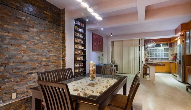 Our casa is your casa