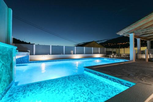 Oz's Oasis with Heated Private Pool