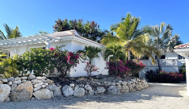 Palm Breeze Bay Cottage
