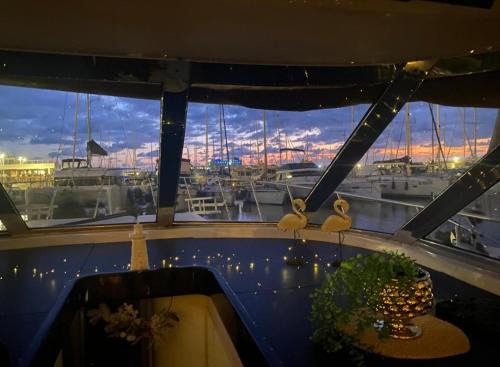 Panaby - House Boat