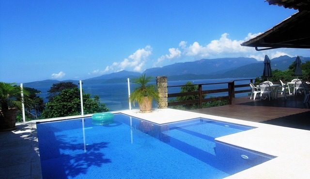 PARADISE! HOUSE IN ANGRA DOS REIS + BOAT FOR TOURS IN ILHA GRANDE