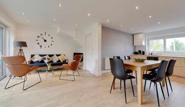 Pass the Keys | 49 Byron Square Modern and Spacious 3 Bed Home with Free Parking