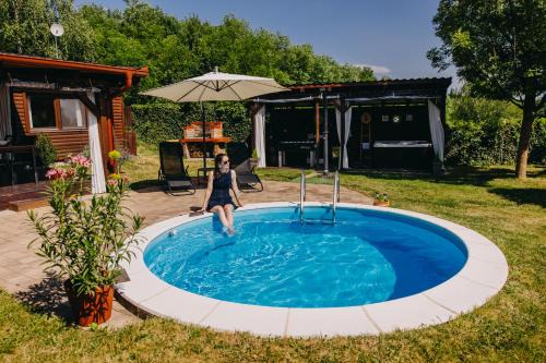 Peaceful countryside retreat with pool, hot tub & sauna