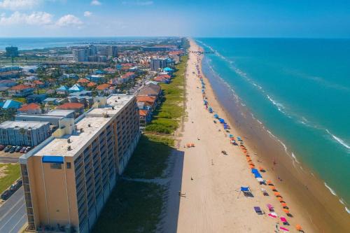 Penthouse Beachfront Views Renovated condo