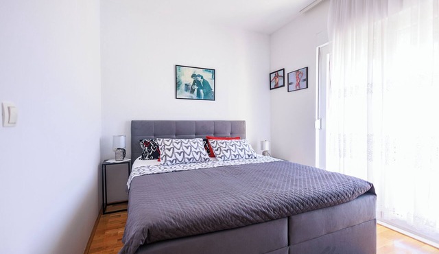 Perfect 3-bedroom house with pool, WiFi, fitness room in peaceful Šestanovac
