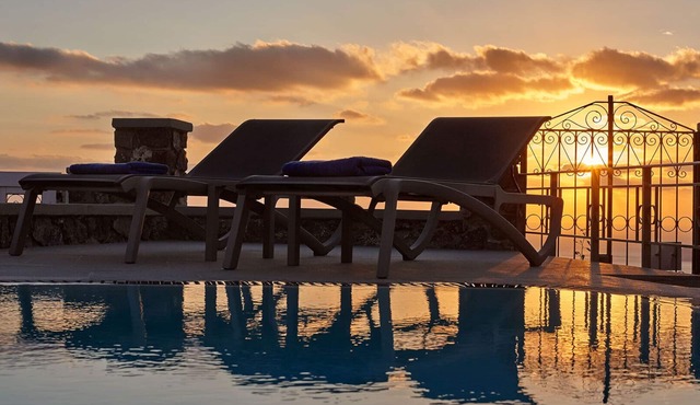 Perfect for Families and Group of Friends. Amazing Caldera View. Private Pool.