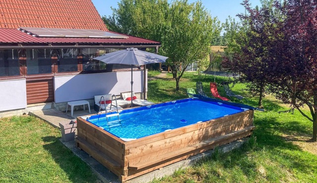 Pet friendly home in Bratina