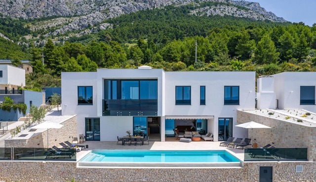 Pet friendly home in Omis with sauna
