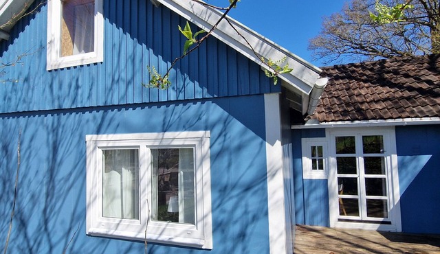 Picture book vacation home Bullerbü near the lake and with rowing boat on request