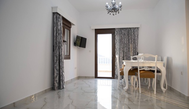 Pikos Luxury Apartment 2nd Floor