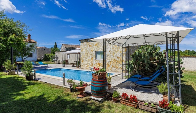 Pinezici by Interhome