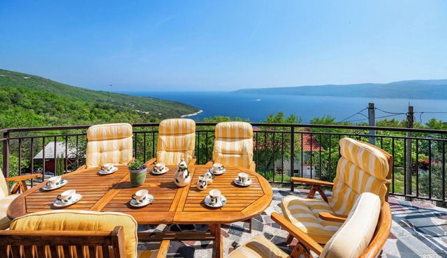Pretty villa with above ground pool, magnificent sea views