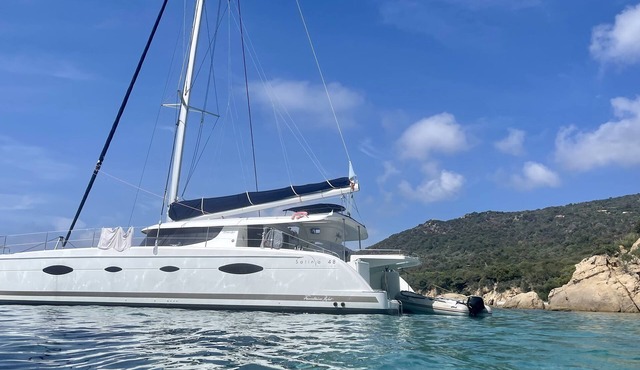Private cruises on the catamaran Shamane