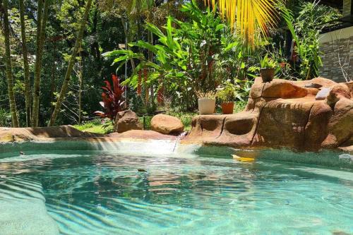 Private Eco Cabin B, pool, fast Wifi, Mountain Views