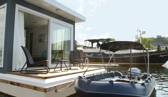 Private island: rest on the water near the bustling center of Maastricht