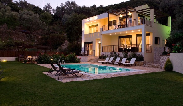Private Sunrise Villa with Pool & Garden – 5 mins walk to Beach, Peaceful Escape