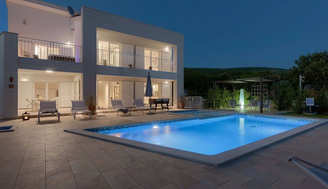 Private Villa with hot tub, private pool, A/C, WIFI, TV, terrace, pets allowed, panoramic view