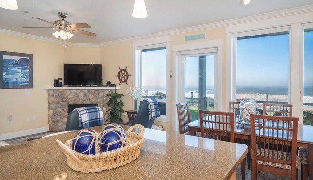 Promo! Oceanfront Condo with Private Hot Tub, Indoor Pool, Free Wifi and More!