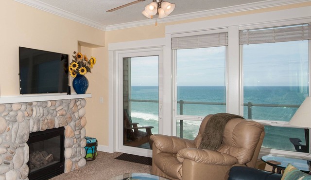 Promo! Top Floor Condo-Oceanfront, HDTV, Private Hot Tub, Indoor Pool, Wifi!