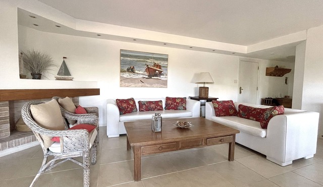 Punta del Este Spacious apartment in front of the beach with housekeeping
