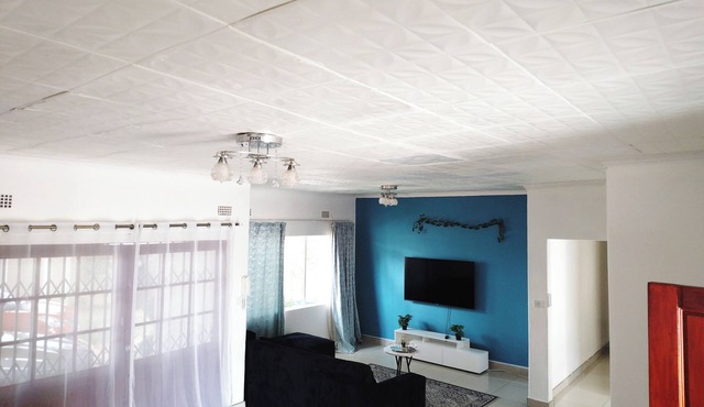 Quaint secure 3-bedroom house with AC in charming Gaborone