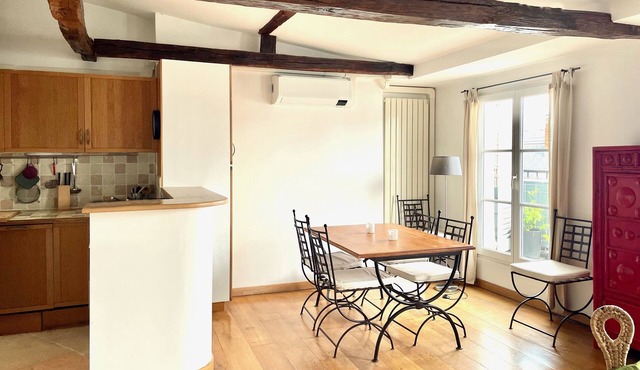 Quartier Latin exclusive 2 bedrooms with bathrooms, elevatore, AC, garage