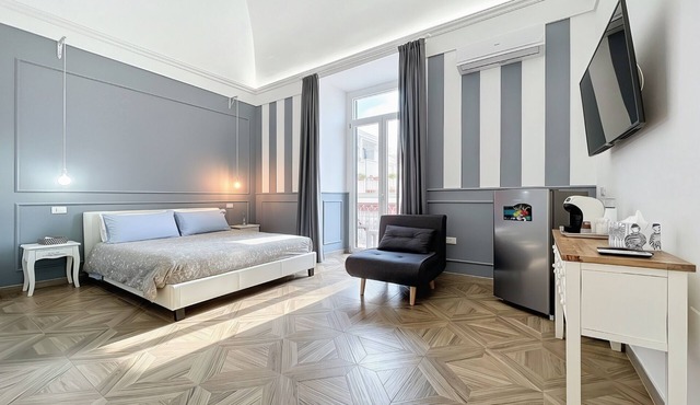 Queen Room 'Orchidea Celeste' with Sea View, Wi-Fi, and Air Conditioning