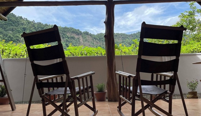 Quiet Mountain Home, 20-minute drive to Playa Dominical