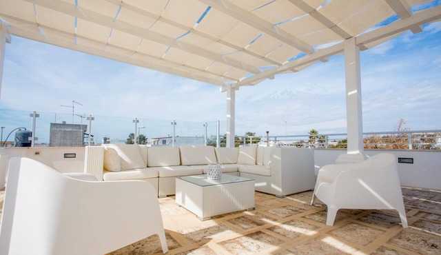 Regina Terrace | central area, close to the beach