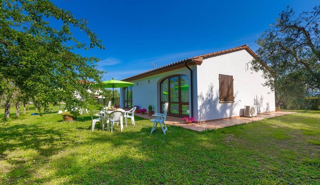 Relax in the countryside a few kilometers from the sea