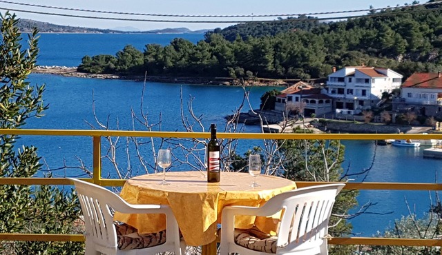 Relaxing Getaway - Spacious beachfront oasis with heavenly view :)