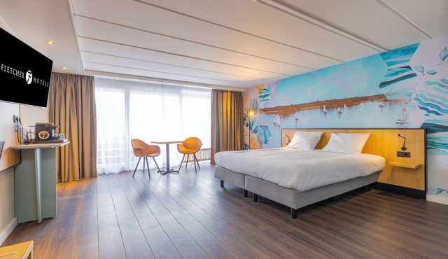Relaxing Hotel by the Lake with Canoeing, Biking Routes and Restaurant Views