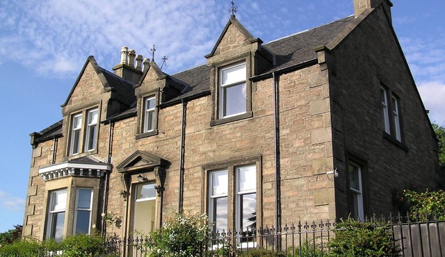 Renovated Victorian stone villa in the Riverside Conservation Area