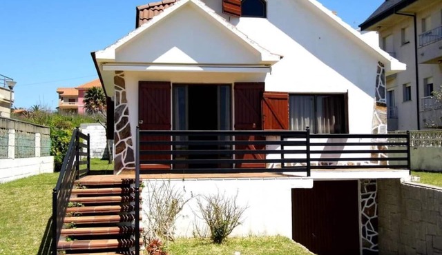 Rest in Sanxenxo - Chalet Arena de Canelas in 1st line of Beach