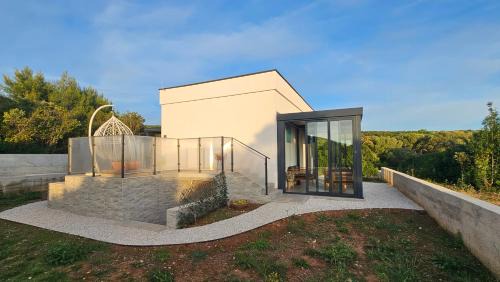 Robinson House Mimo