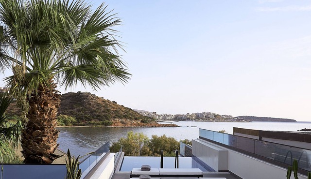 Rock Sand Villa - Beachfront 2 bedroom villa with a heated pool