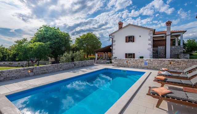 Romantic private villa w/pool, 3 minutes from the beach, surrounded by nature