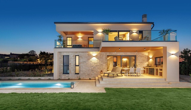 Romantic villa with sauna, jacuzzi & heated pool for couples in Istria