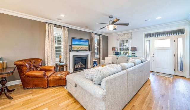 Rooftop Deck, Ocean Views & Elevator: Huge Home 6BR/4.5BA. Steps from beach!