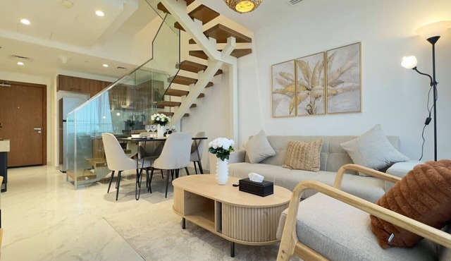 Rooftop Luxury: 2BR Haven with Jacuzzi & Views
