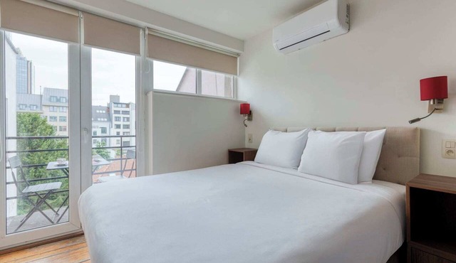Rooftop One-Bedroom with Balcony Mas B-41