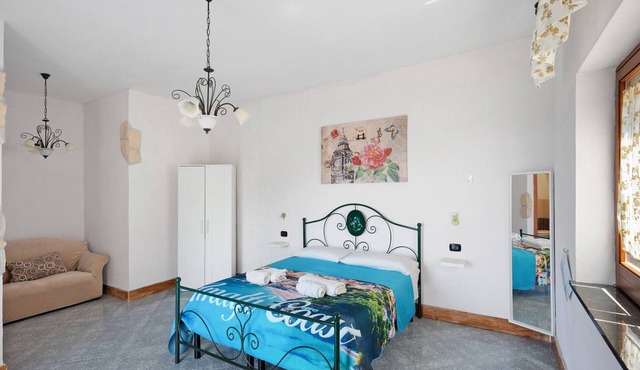 Room 'Tripla Con Vista Vesuvio' with Mountain View, Wi-Fi and Air Conditioning