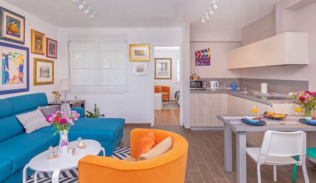 RozART apartment- 10 min by car from Old Town in quiet area next to ACI marina