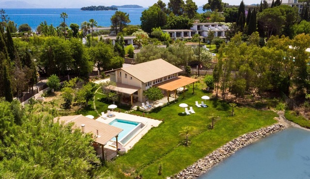 Sea Front Cottage – Beachfront Retreat with Balcony and Wi-Fi