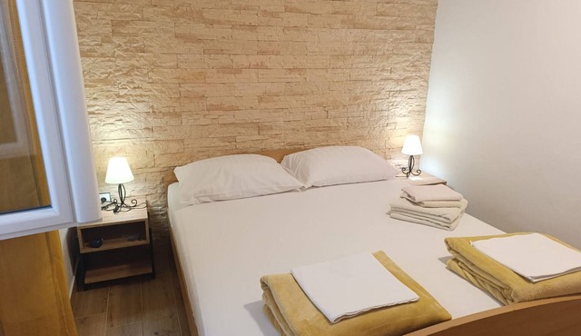 Seafront apartment Valla 1